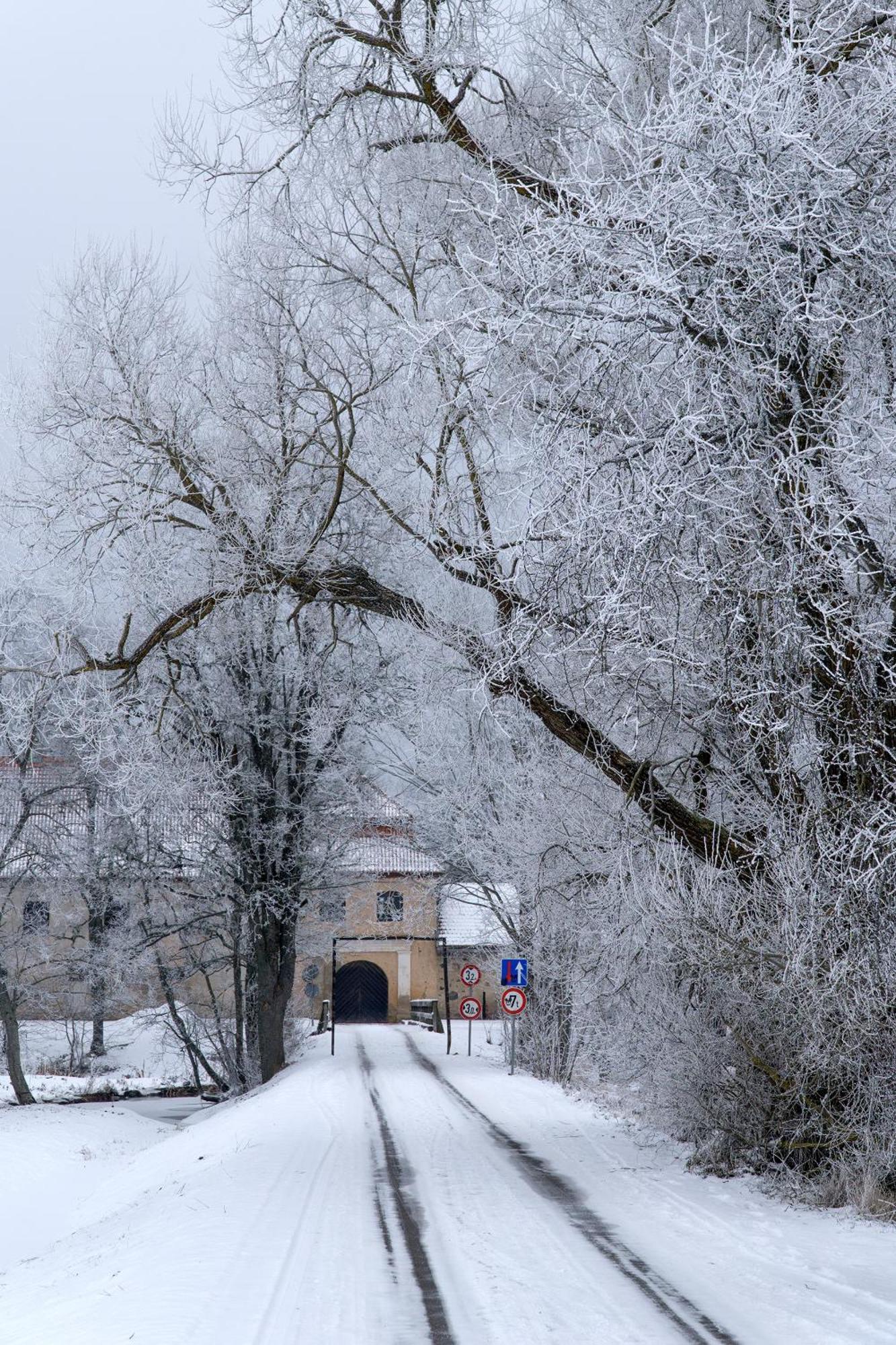 Hotel Slokenbekas Muiza Milzkalne Exteriér fotografie